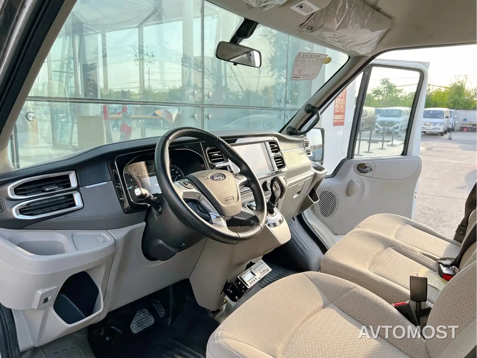 Ford New Generation Transit 2021 2.2T (Package) Automatic Standard Bus Pro Extended Wheelbase Dual Rear Tires (With Sliding Door) 17-Seat High Roof China VI — фото 9