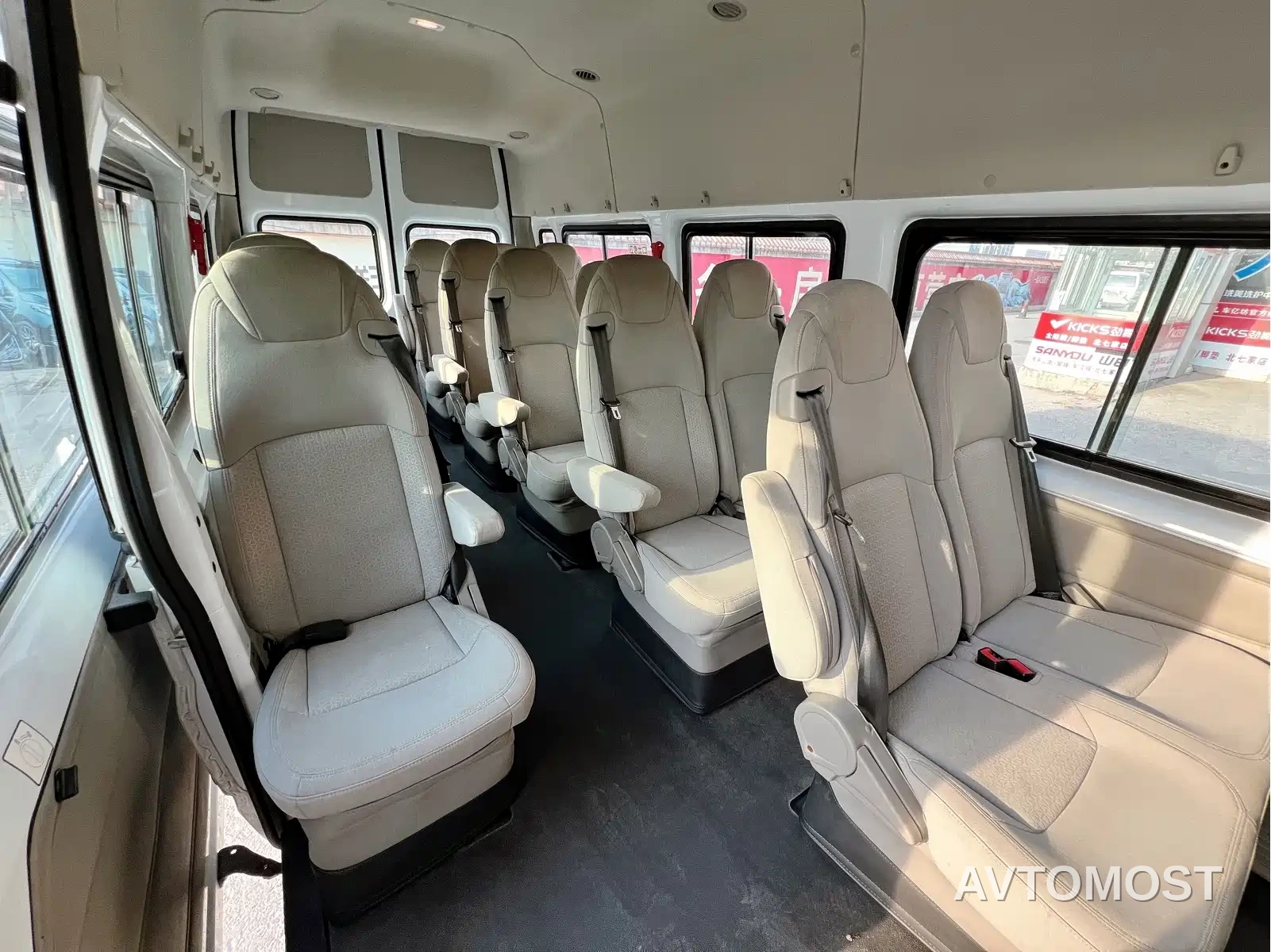 Ford New Generation Transit 2021 2.2T (Package) Automatic Standard Bus Pro Extended Wheelbase Dual Rear Tires (With Sliding Door) 17-Seat High Roof China VI — фото 10