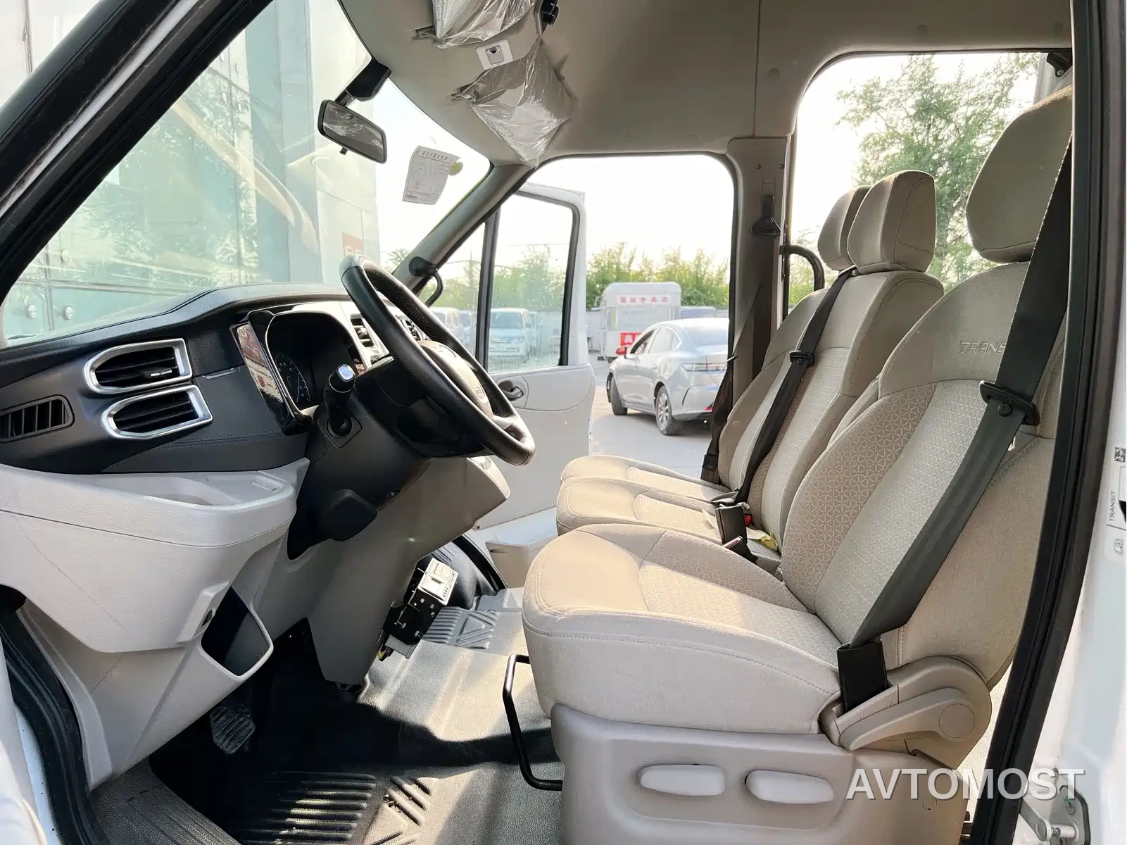 Ford New Generation Transit 2021 2.2T (Package) Automatic Standard Bus Pro Extended Wheelbase Dual Rear Tires (With Sliding Door) 17-Seat High Roof China VI — фото 15