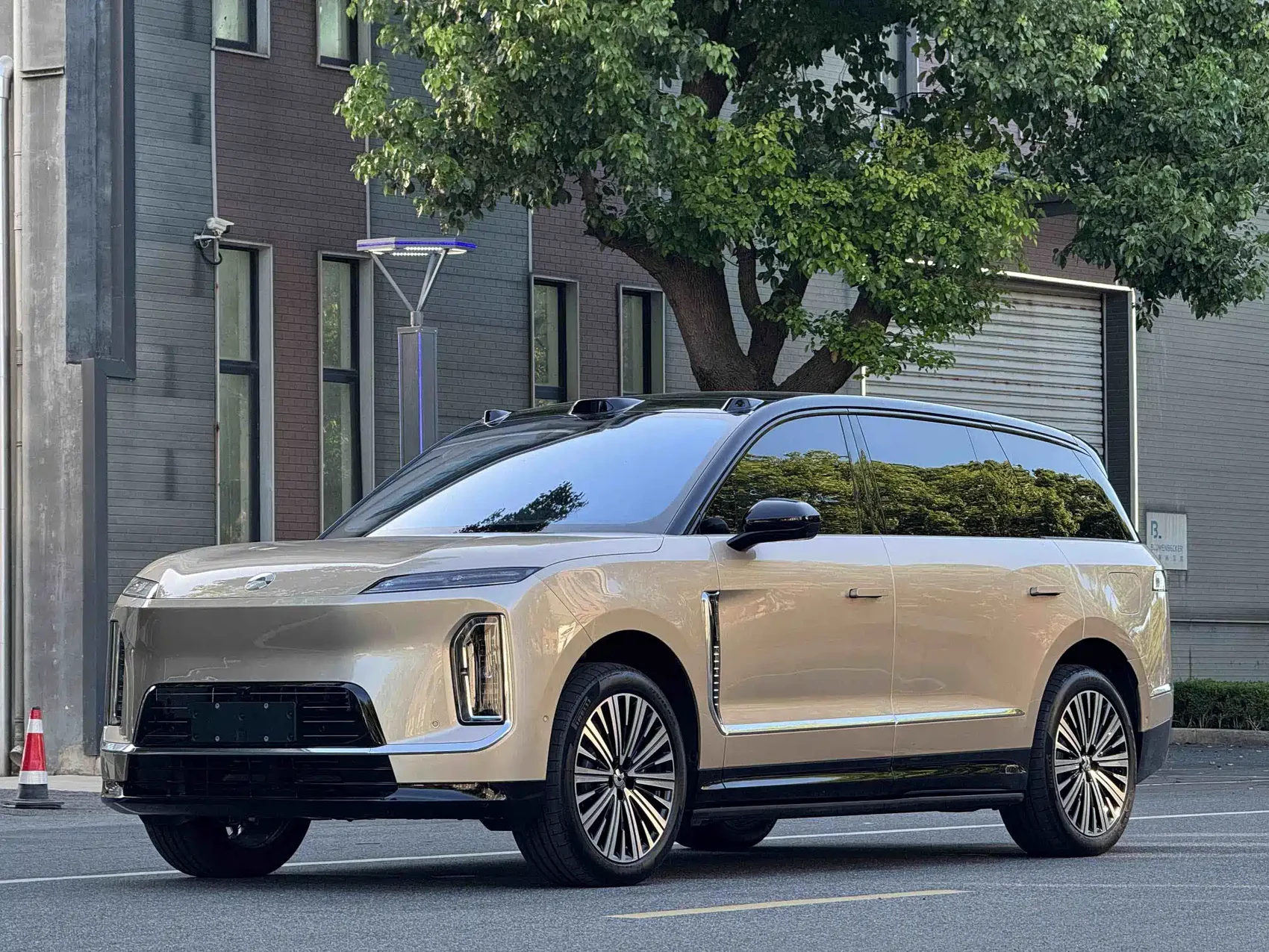 NIO ES9