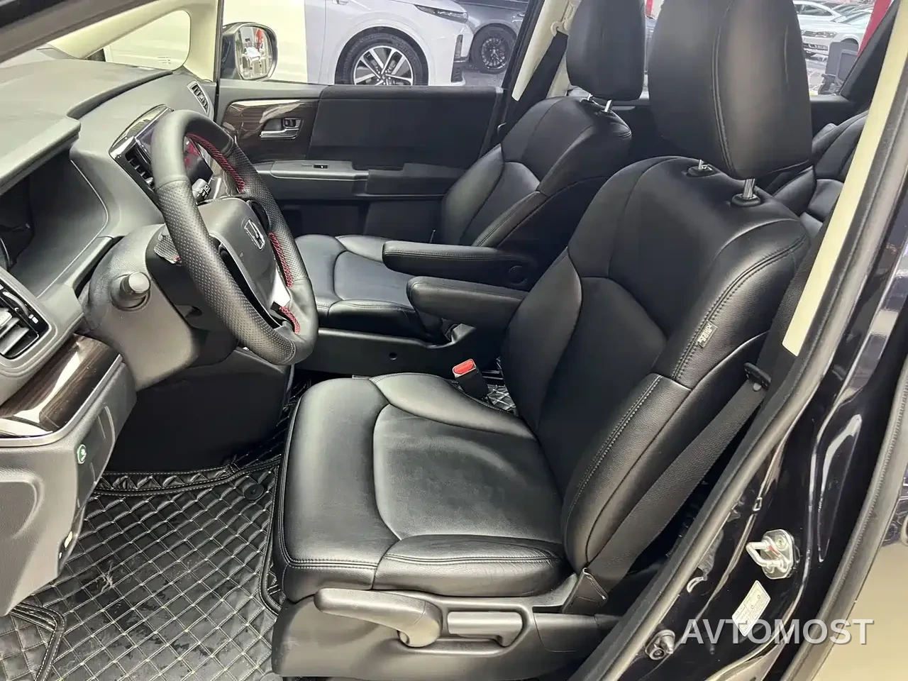 Honda Odyssey 2021 2.0L Sharp Comfort Edition — фото 8