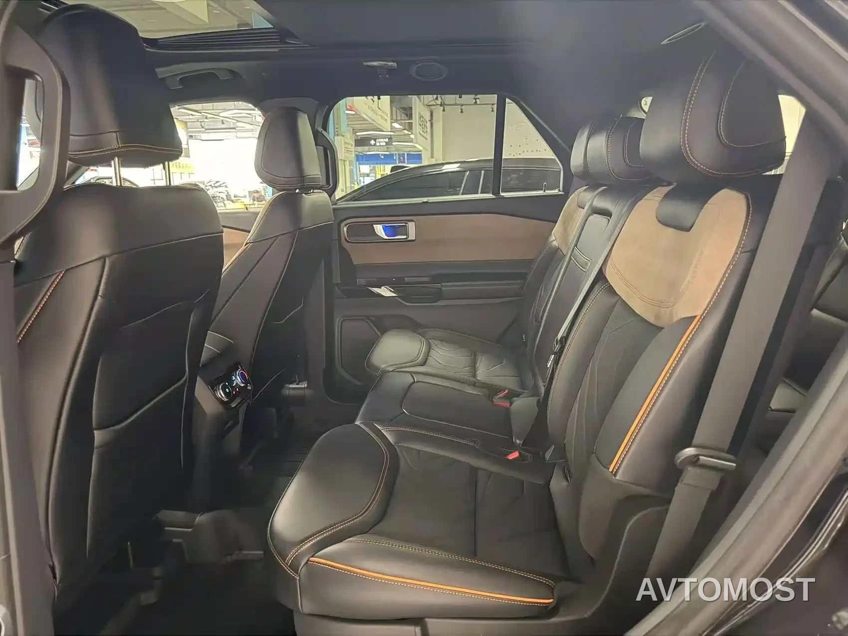 Ford Explorer 2024 2.3T EcoBoost Kunlun Summit Edition 7-Seater — фото 10