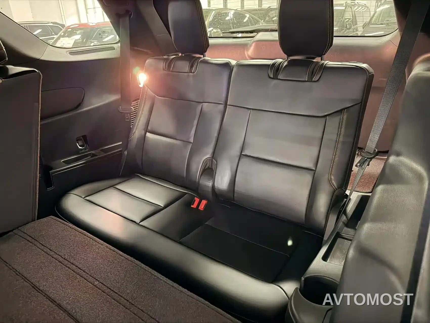 Ford Explorer 2024 2.3T EcoBoost Kunlun Summit Edition 7-Seater — фото 12