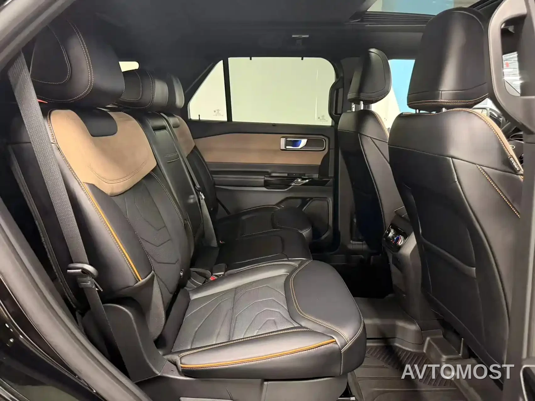 Ford Explorer 2024 2.3T EcoBoost Kunlun Summit Edition 7-Seater — фото 14