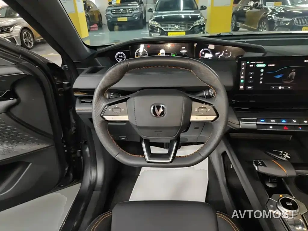 Changan UNI-V iDD 2023 ZhiDian iDD 1.5T 113km Smart Fun Edition — фото 11