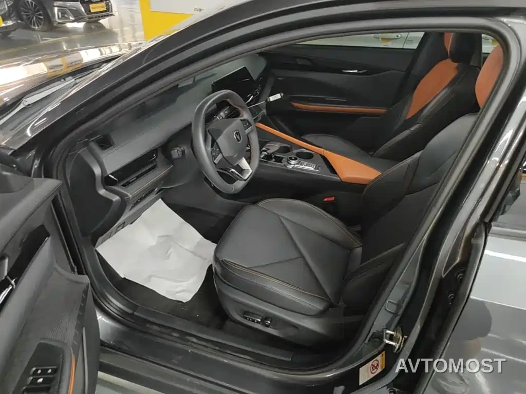 Changan UNI-V iDD 2023 ZhiDian iDD 1.5T 113km Smart Fun Edition — фото 15