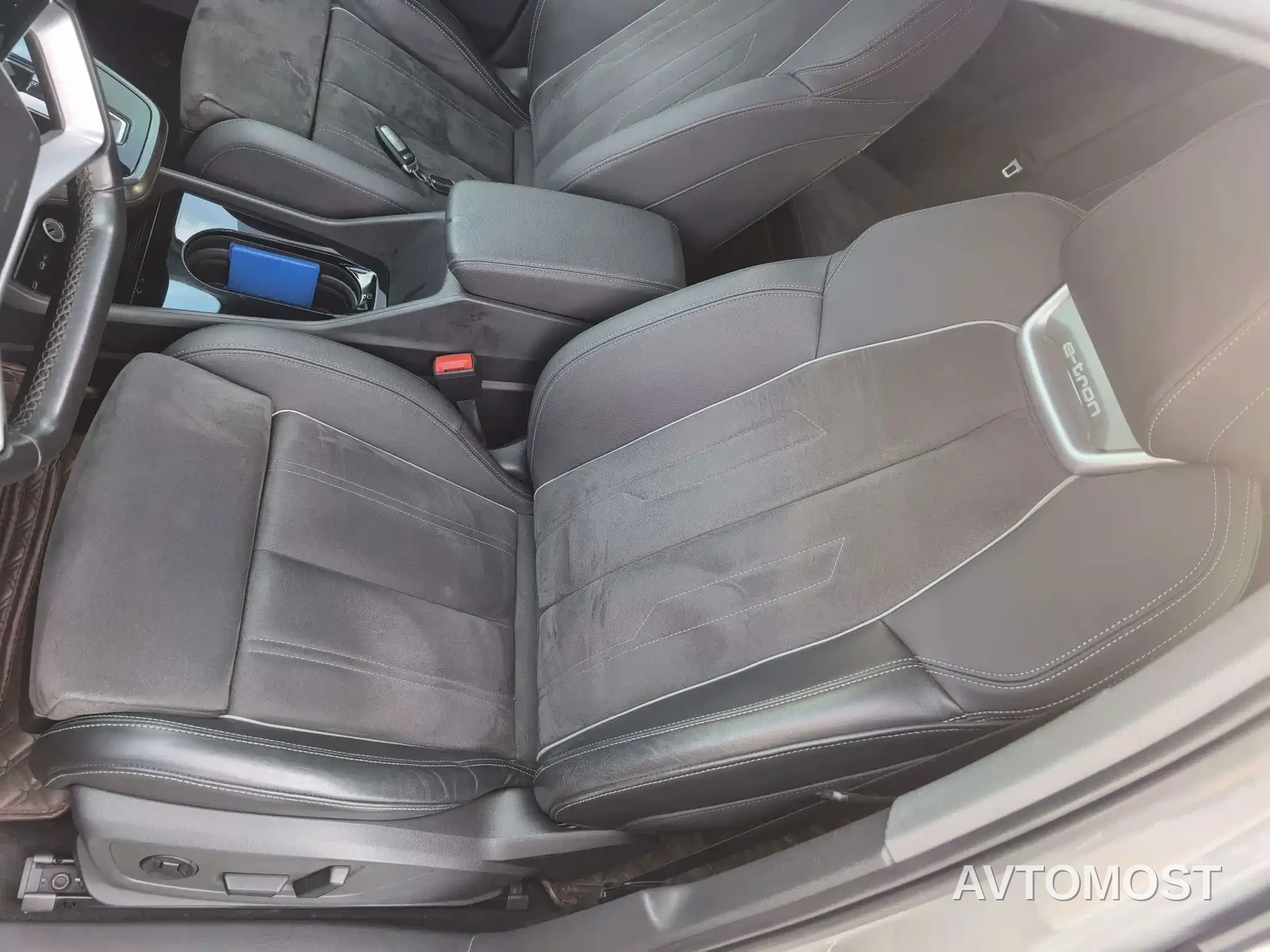 Audi Q4 e-tron 2023 50 e-tron quattro Creation Edition — фото 10