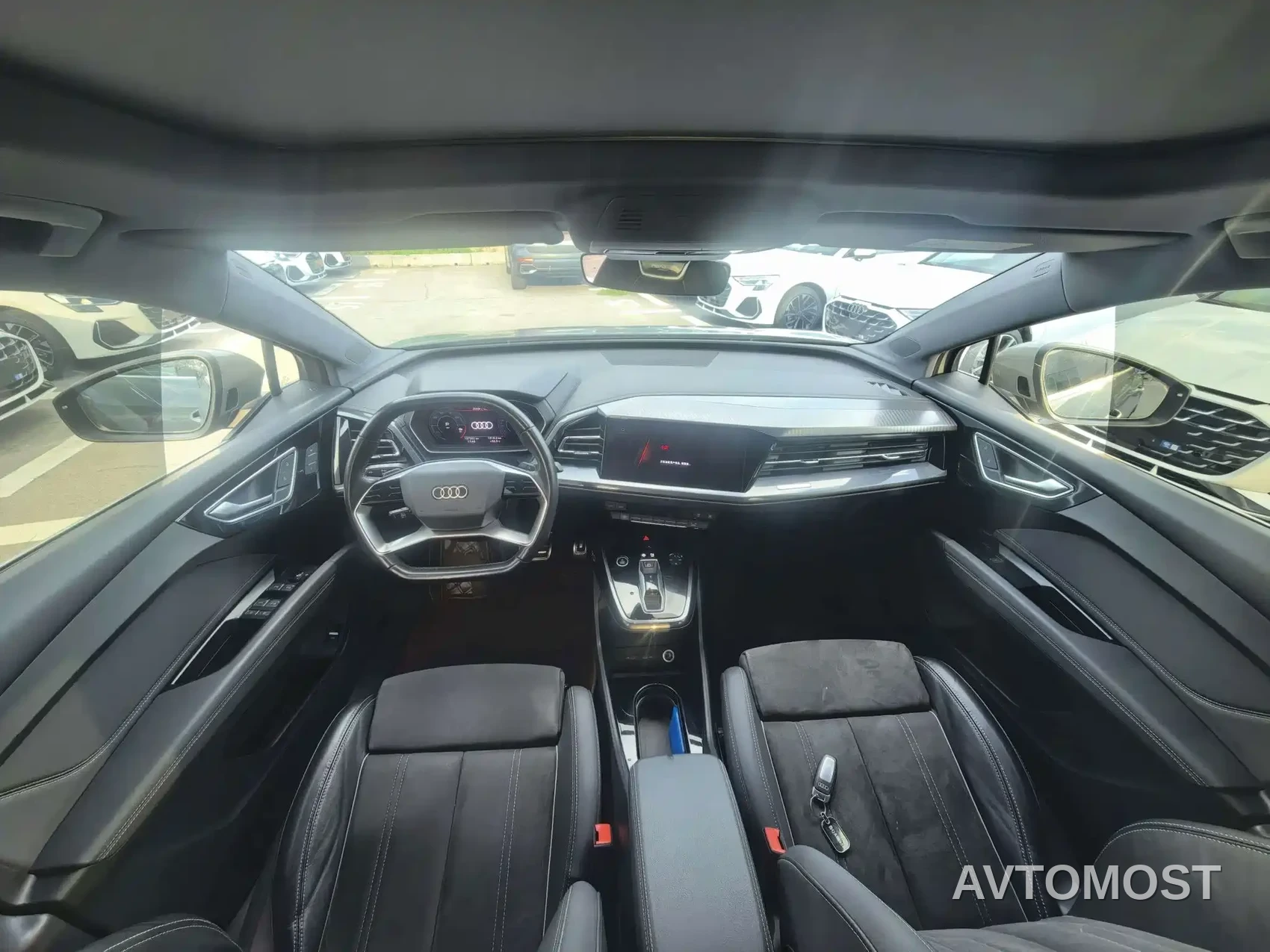 Audi Q4 e-tron 2023 50 e-tron quattro Creation Edition — фото 12