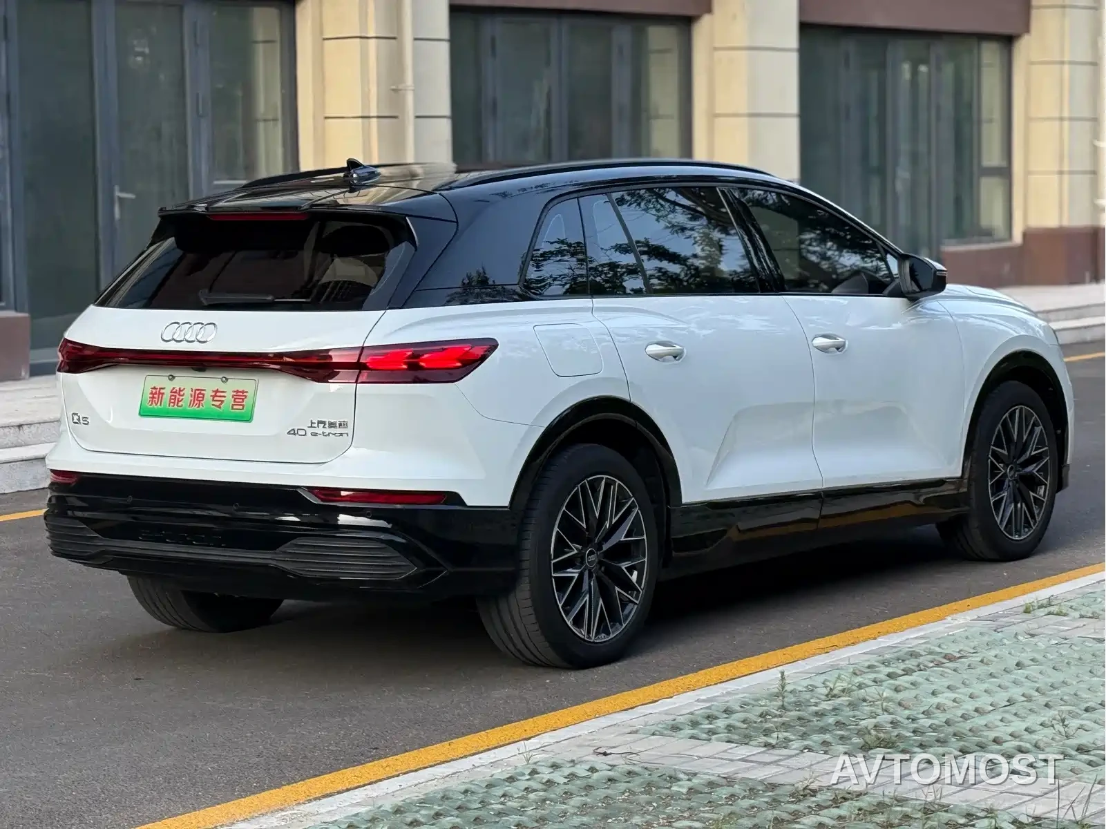 Audi Q5 e-tron 2022 40 e-tron Starlight Mech Suit — фото 7