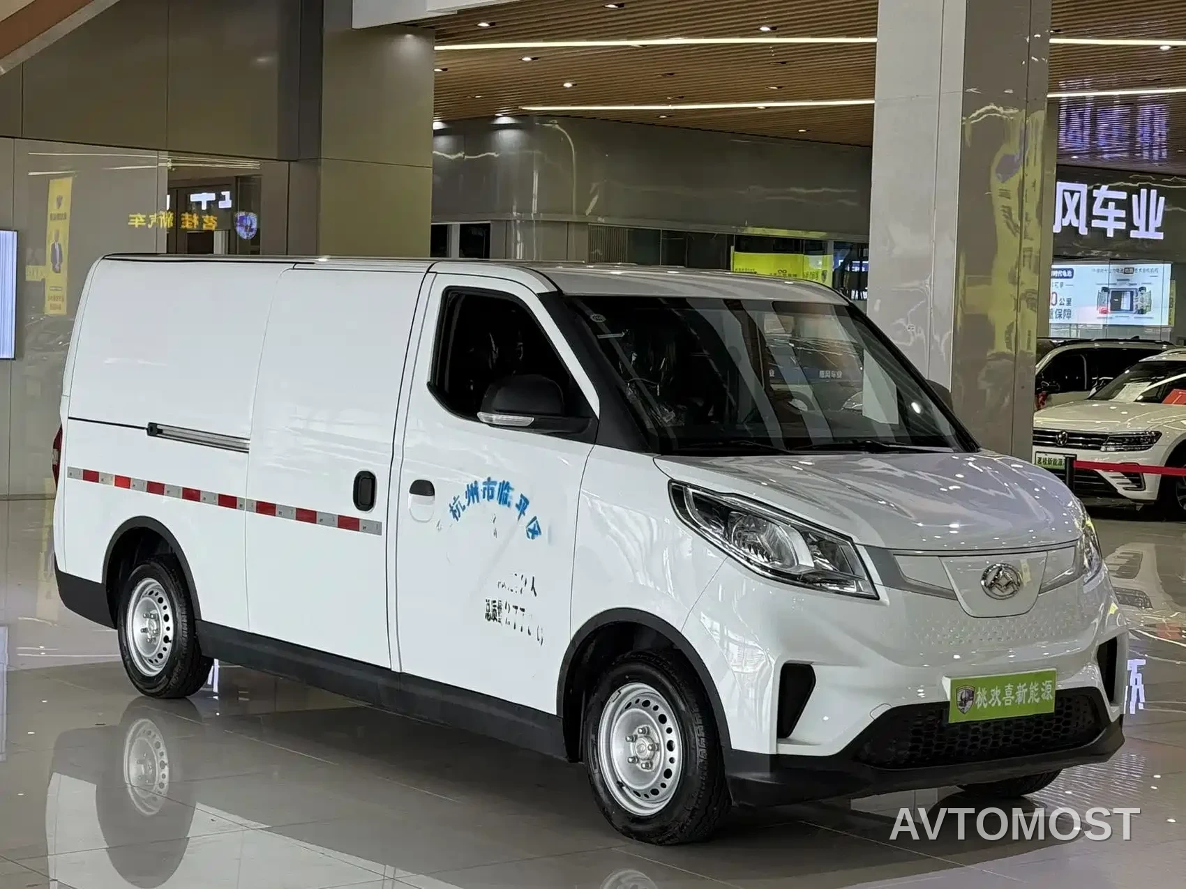 SAIC Maxus EV30 2023 Pure Electric Intelligent Logistics Expert Long Wheelbase CATL — фото 3