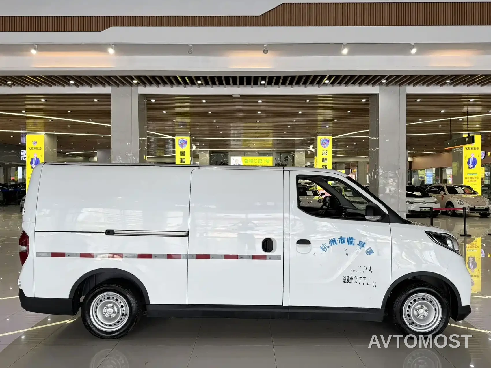 SAIC Maxus EV30 2023 Pure Electric Intelligent Logistics Expert Long Wheelbase CATL — фото 4