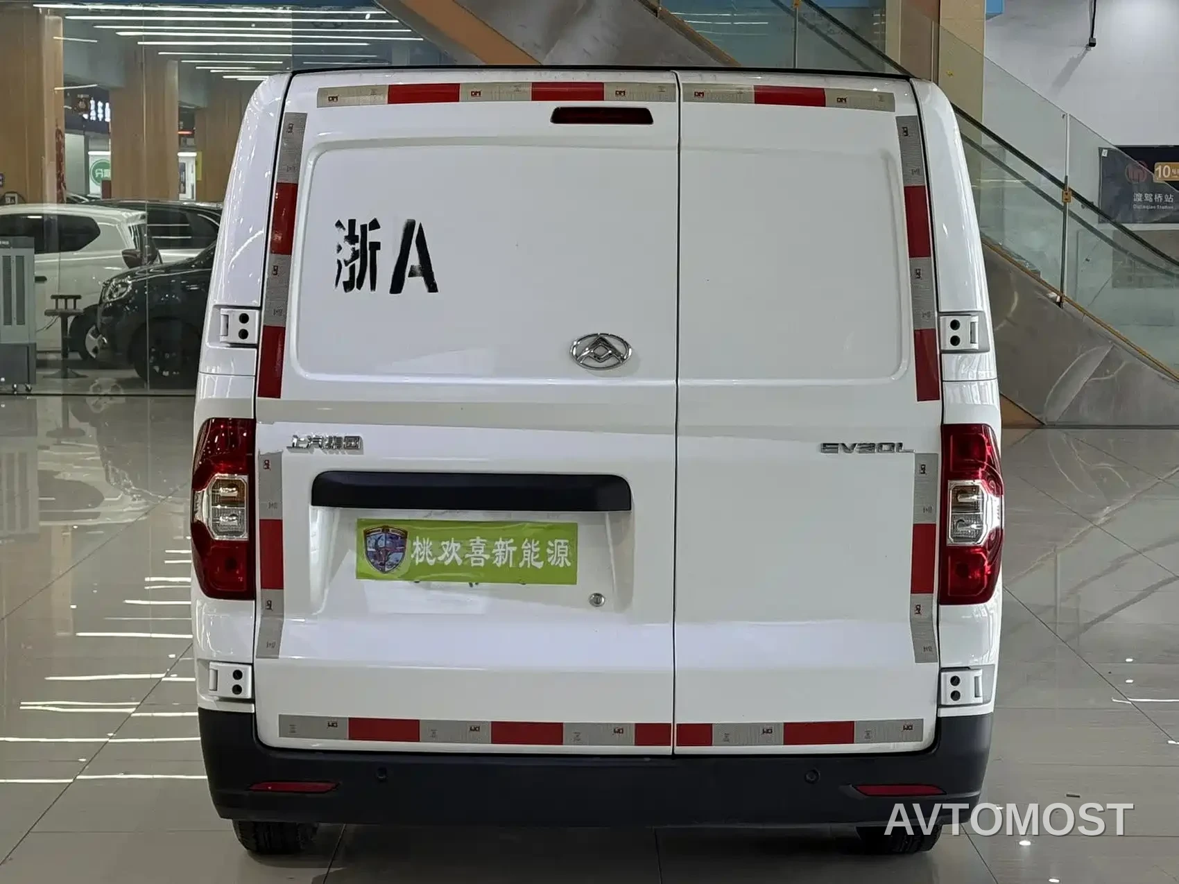 SAIC Maxus EV30 2023 Pure Electric Intelligent Logistics Expert Long Wheelbase CATL — фото 7