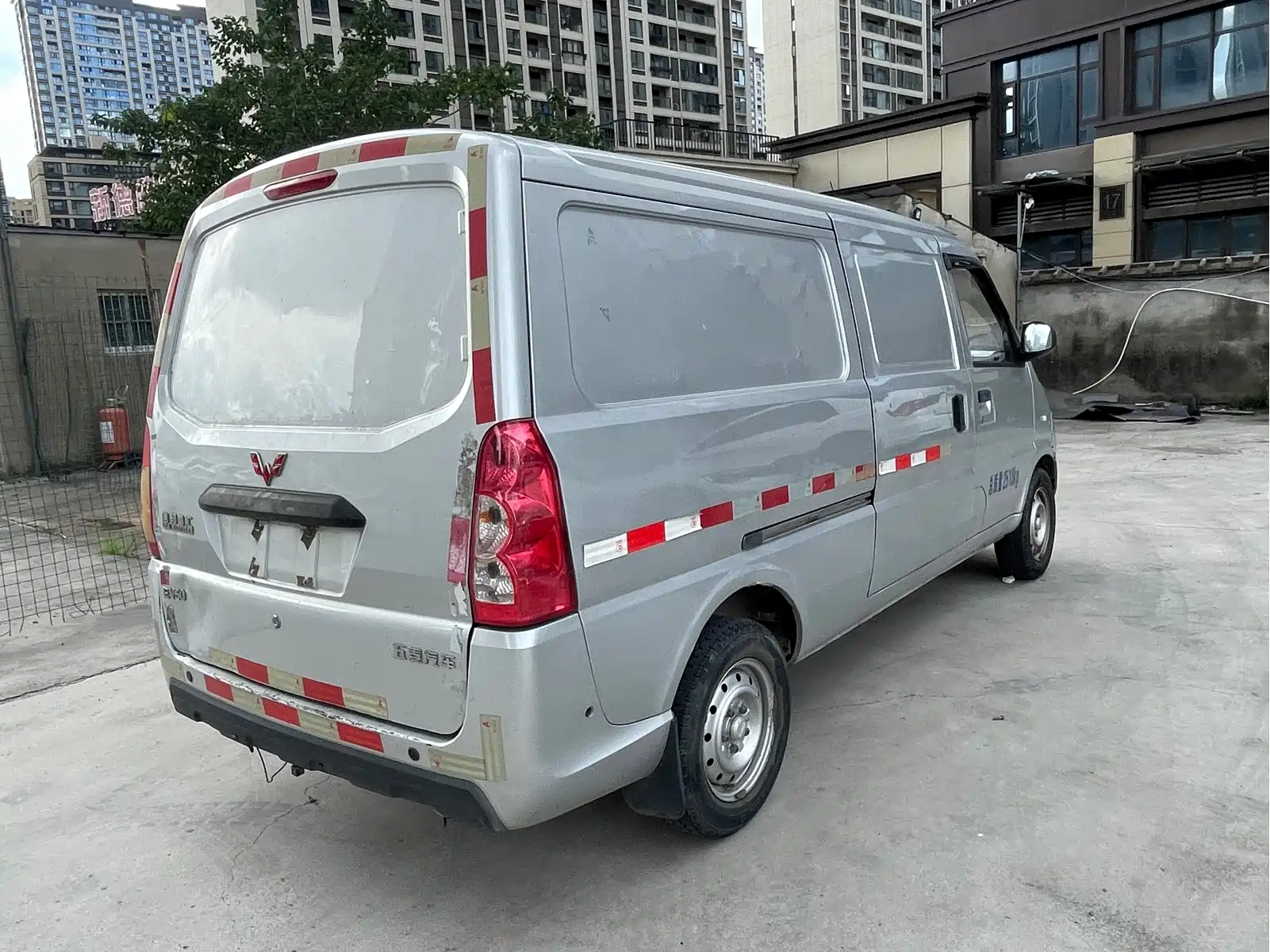 Wuling EV50 2021 Van Logistics Vehicle with Bochuang CATL 41.86kWh Liuji Electronic Control — фото 9