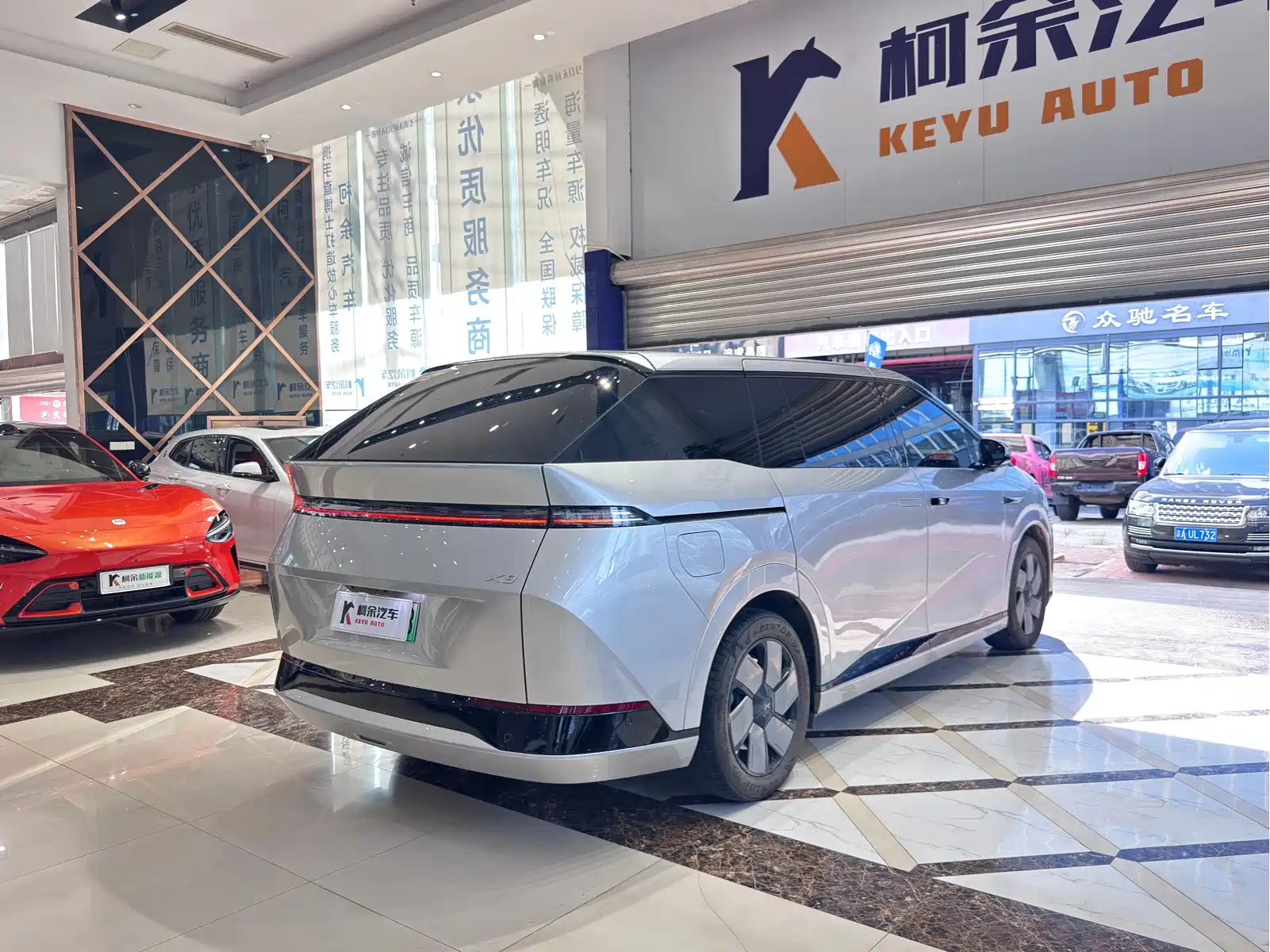 XPeng X9 2024 610 Long Range Pro — фото 17