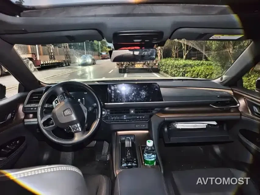 Toyota Crown (Import) 2024 2.5L Ultimate Edition — фото 6