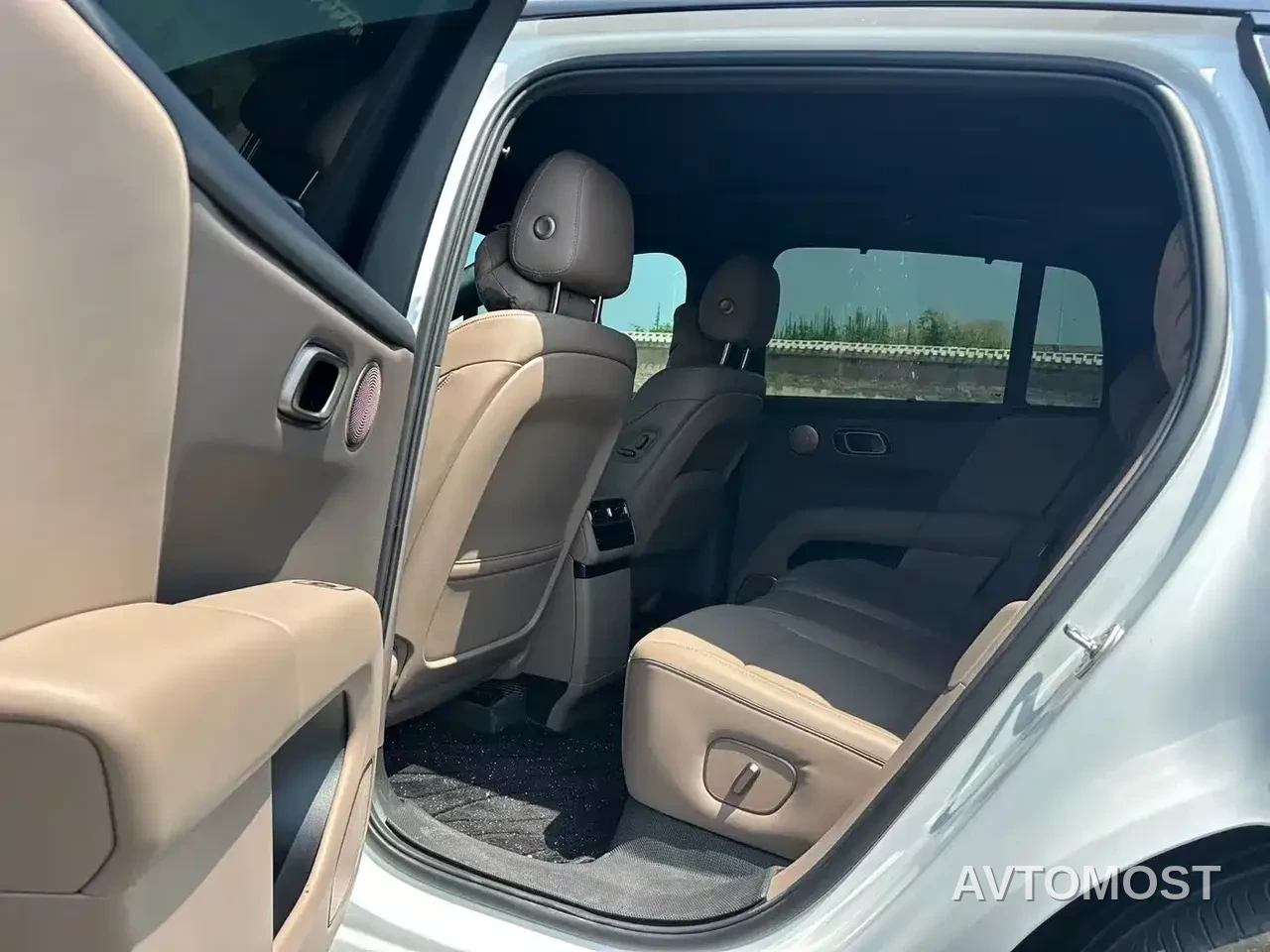 Li Auto i6 2025 2WD Base Model — фото 8