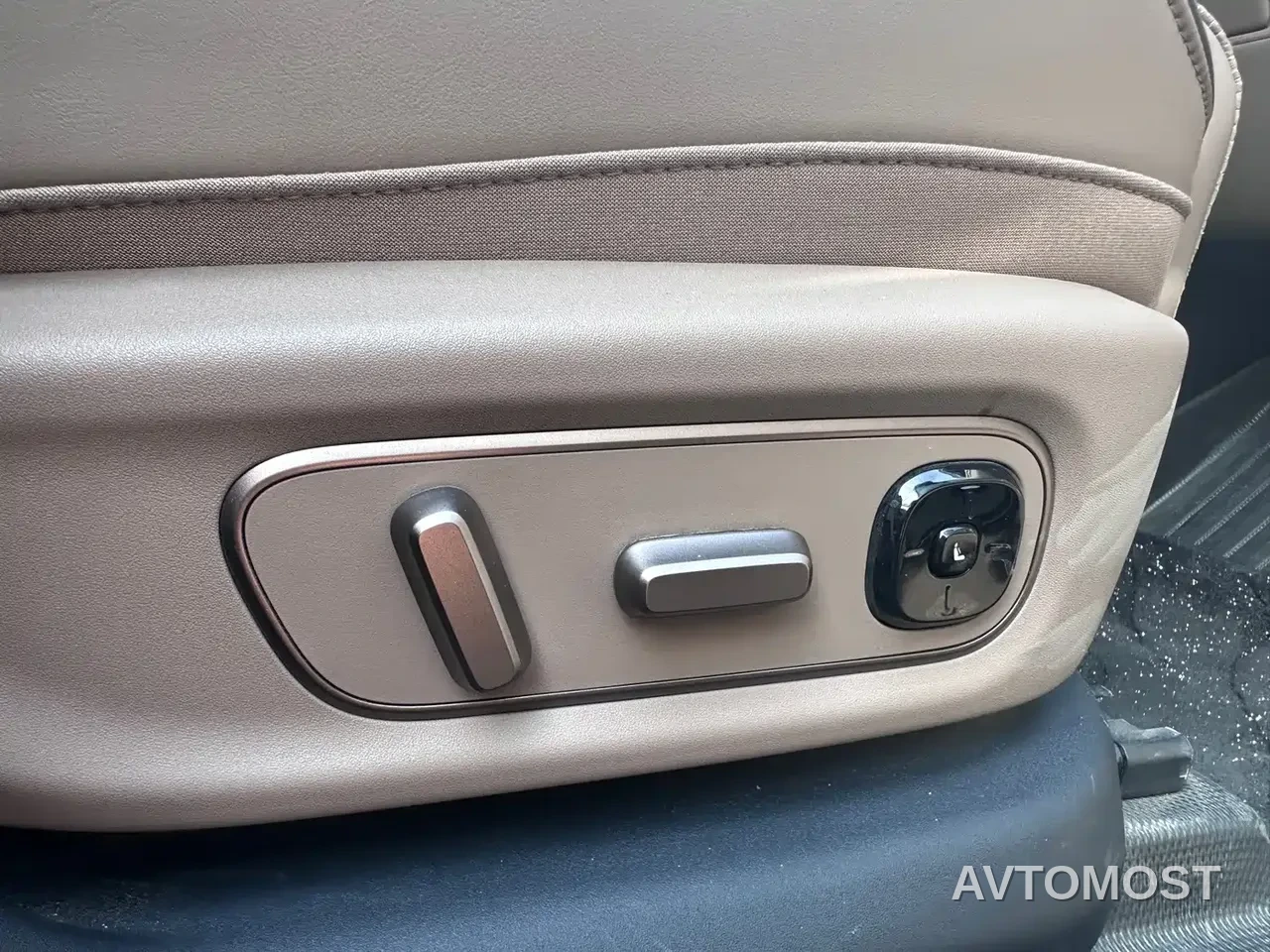 Li Auto i6 2025 2WD Base Model — фото 12
