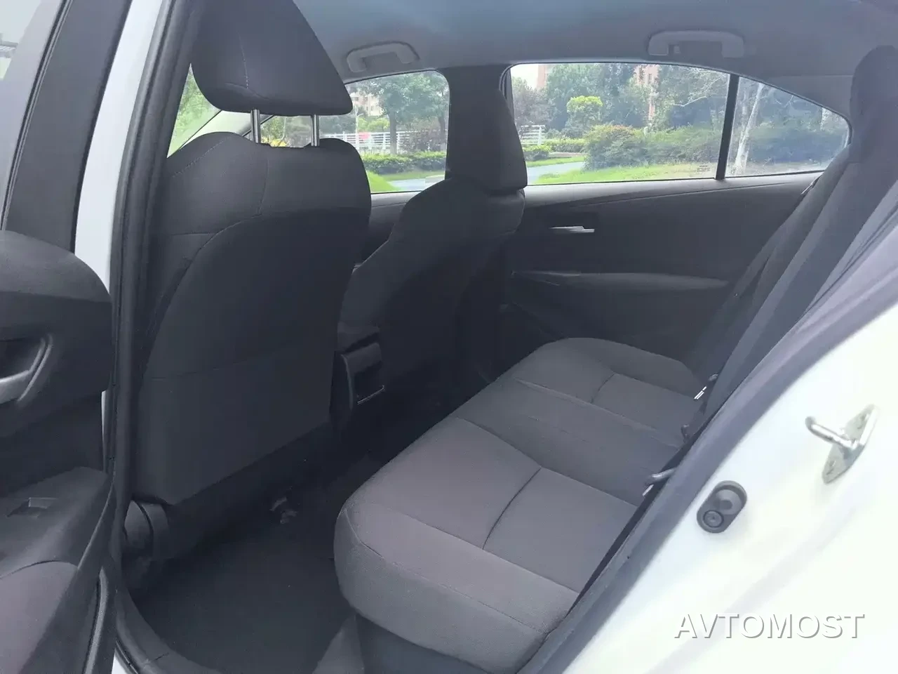 Toyota Corolla 2022 Hybrid 1.8L E-CVT Pioneer Edition — фото 4