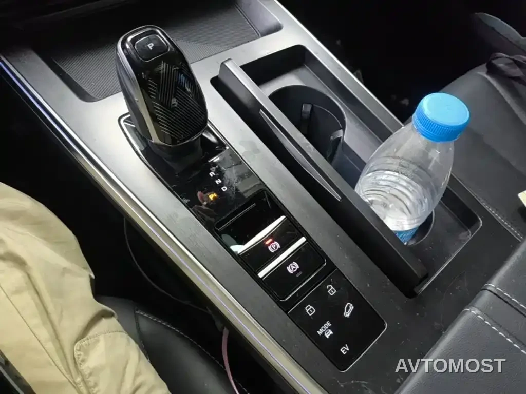 Roewe RX5 eMAX 2022 1.5T PHEV Fearless Honor Edition — фото 13