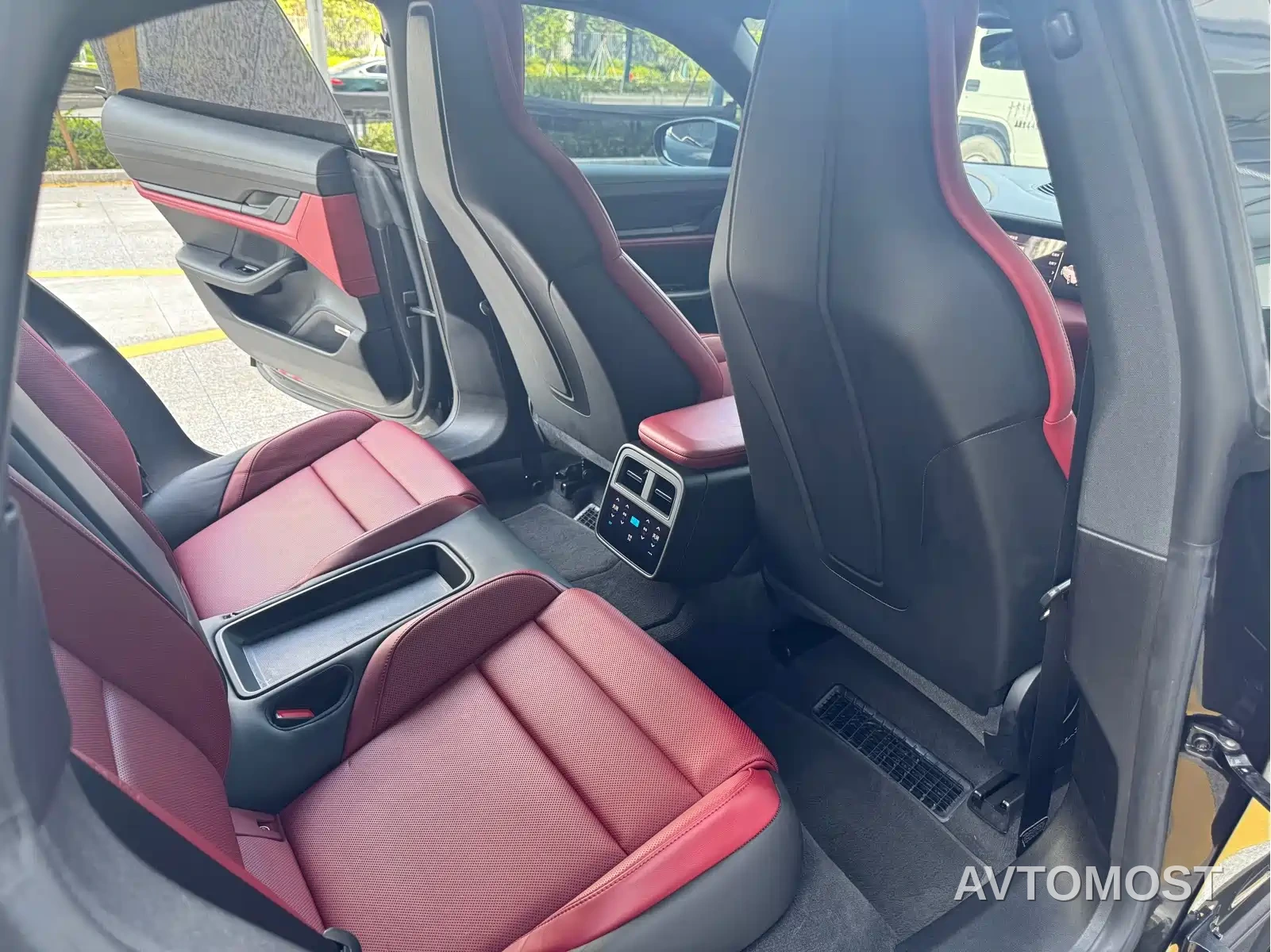 Porsche Taycan 2020 Taycan — фото 10
