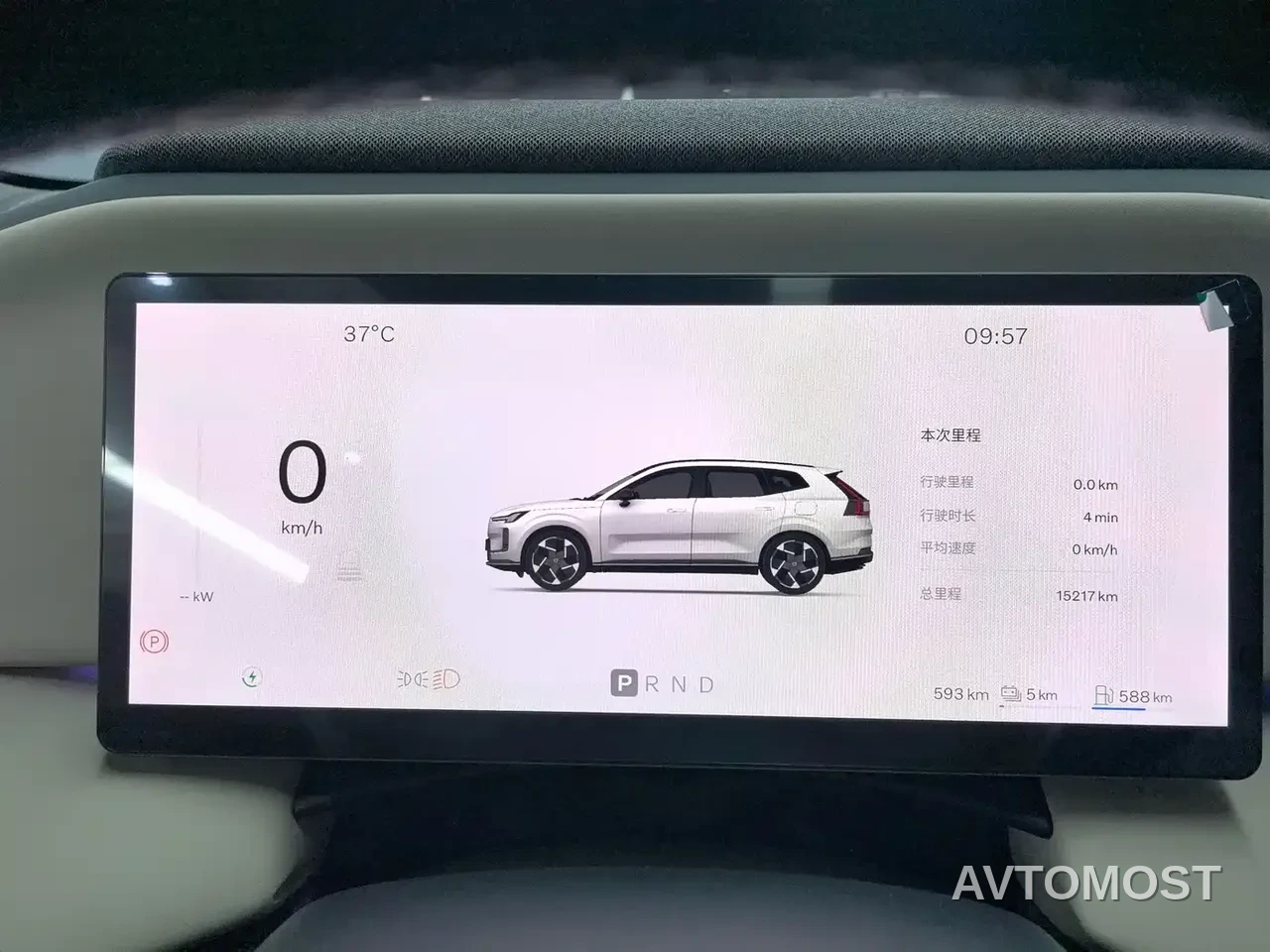 Volvo XC70 Plug-in Hybrid 2025 Standard — фото 3