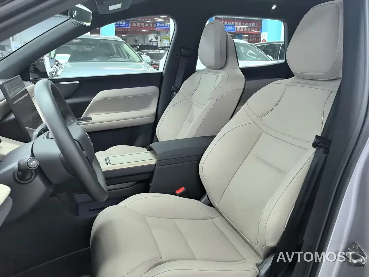 Volvo XC70 Plug-in Hybrid 2025 Standard — фото 4