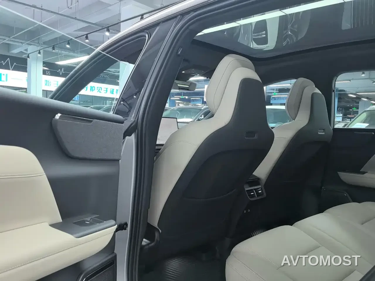 Volvo XC70 Plug-in Hybrid 2025 Standard — фото 6