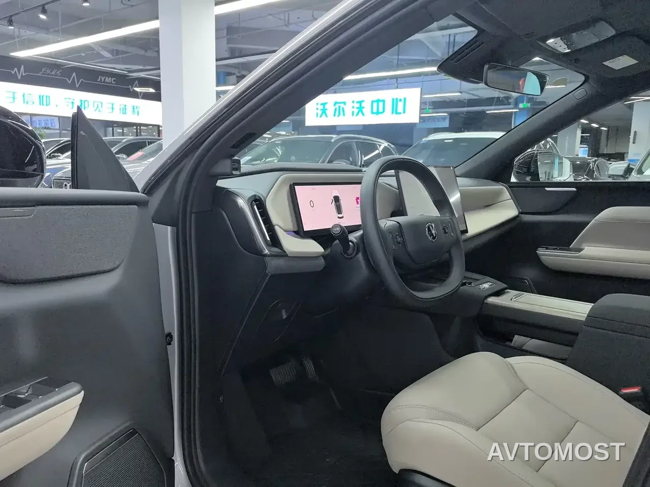 Volvo XC70 Plug-in Hybrid 2025 Standard — фото 7