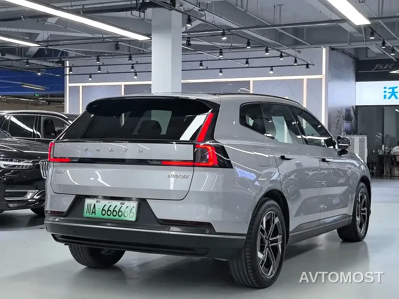 Volvo XC70 Plug-in Hybrid 2025 Standard — фото 8