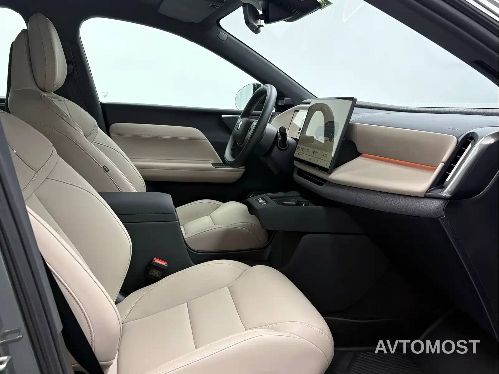 Volvo XC70 Plug-in Hybrid 2025 Standard — фото 8