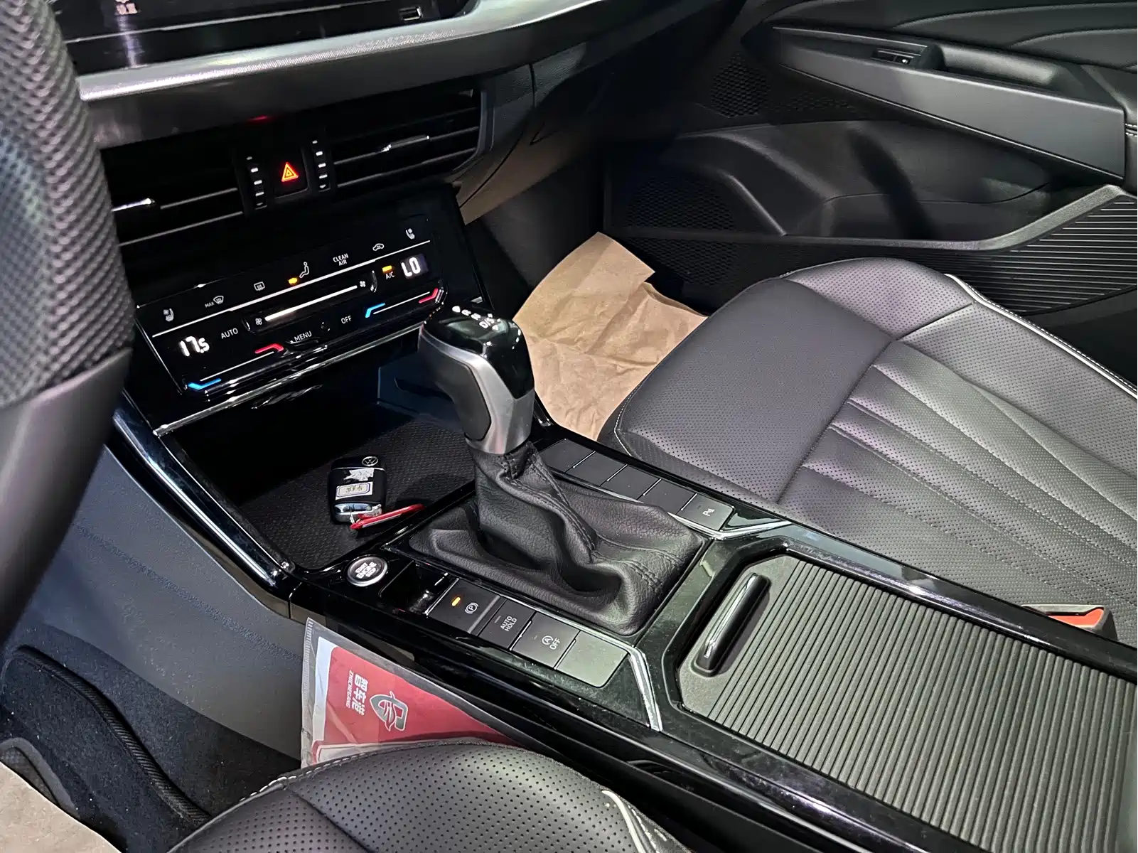 Volkswagen Passat 2024 330TSI Starlight Elite Edition — фото 6