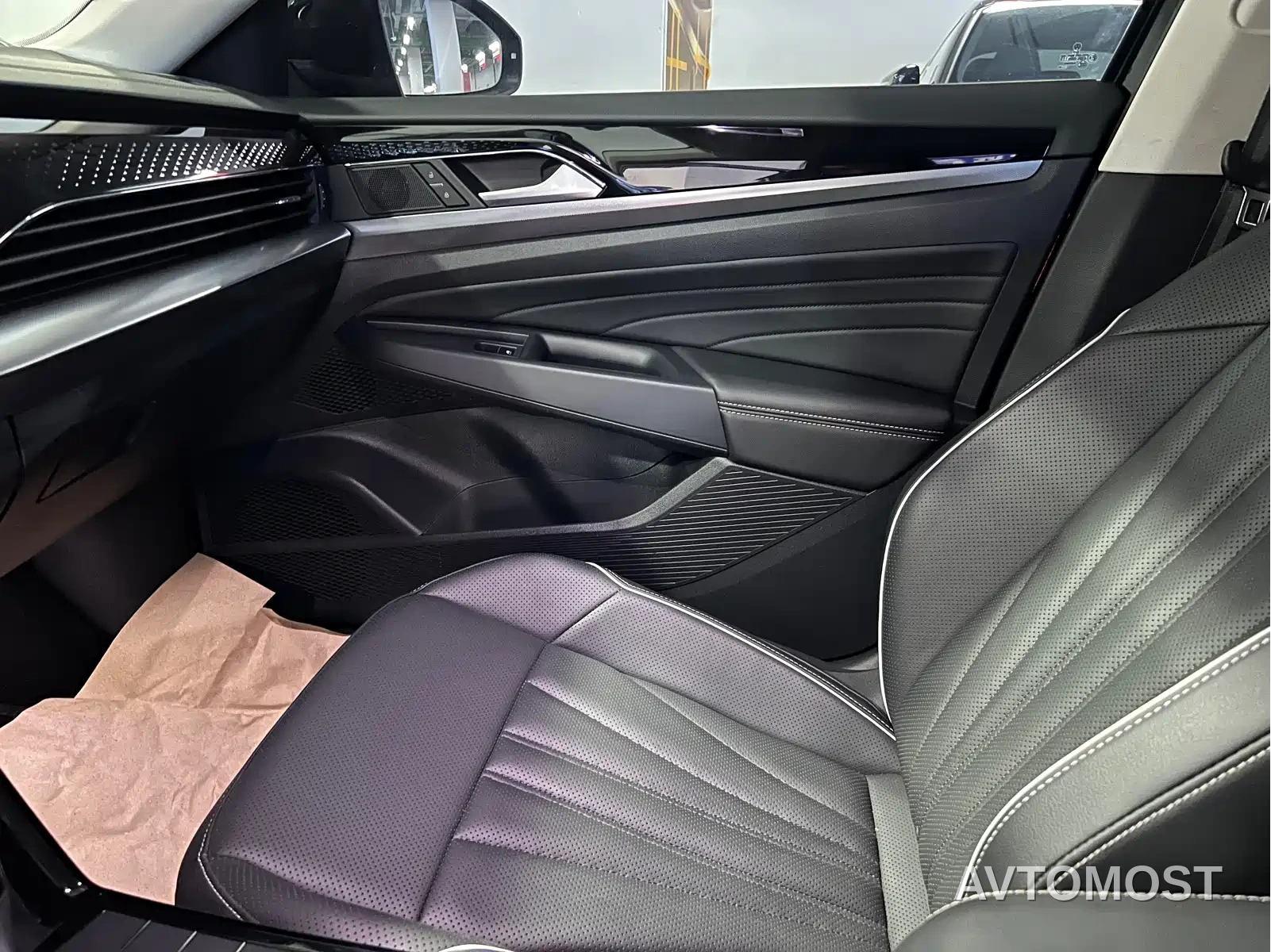 Volkswagen Passat 2024 330TSI Starlight Elite Edition — фото 7