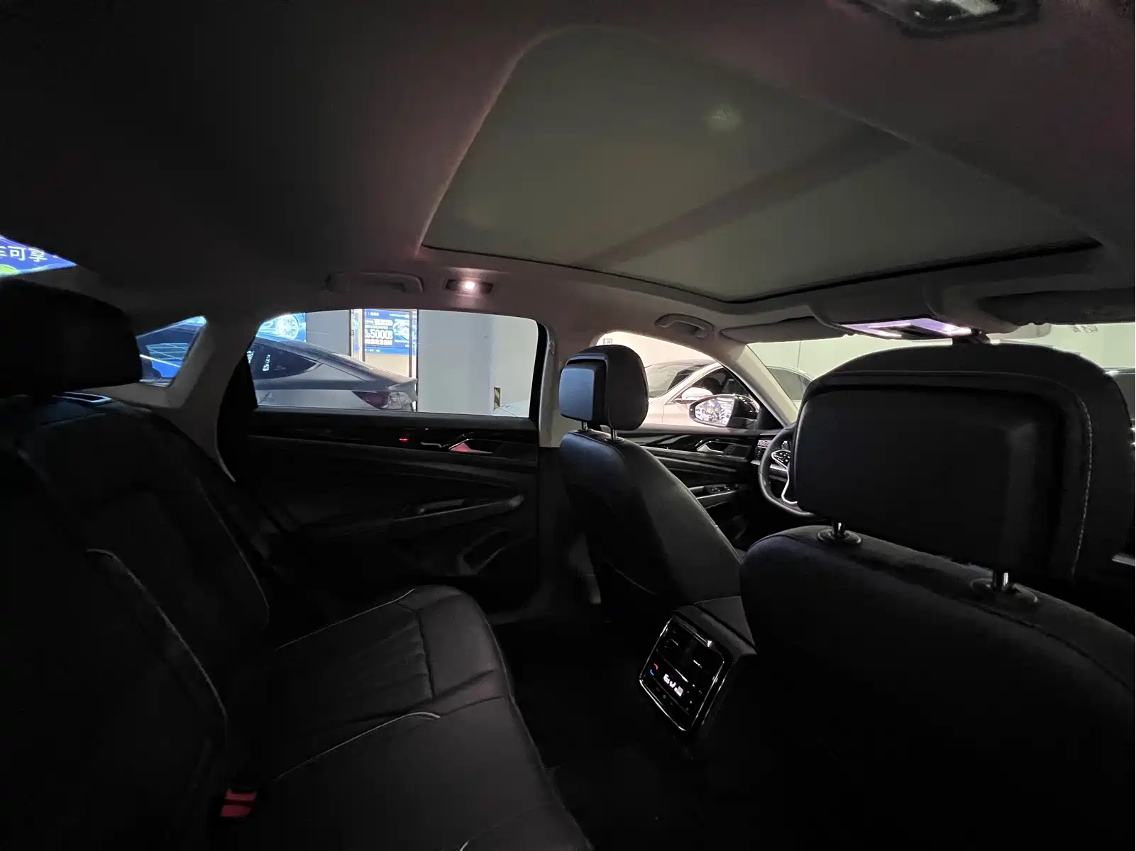 Volkswagen Passat 2024 330TSI Starlight Elite Edition — фото 12
