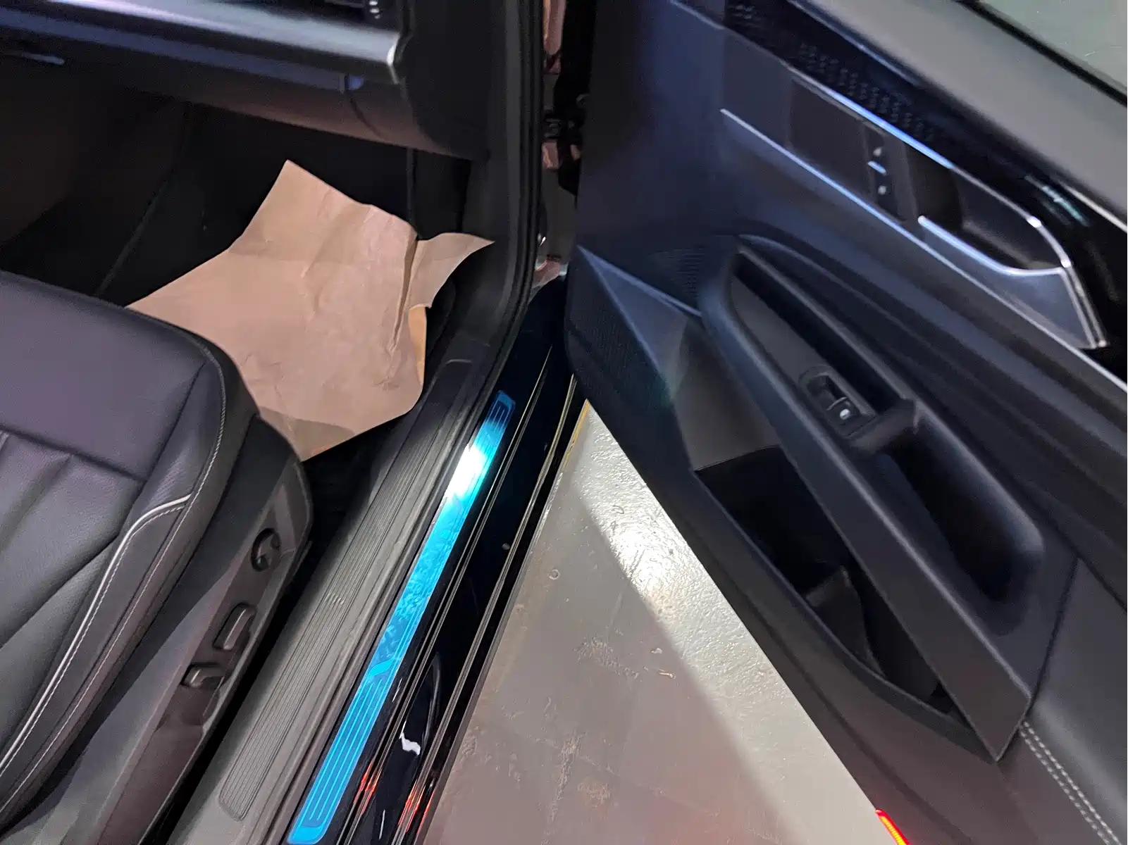Volkswagen Passat 2024 330TSI Starlight Elite Edition — фото 14