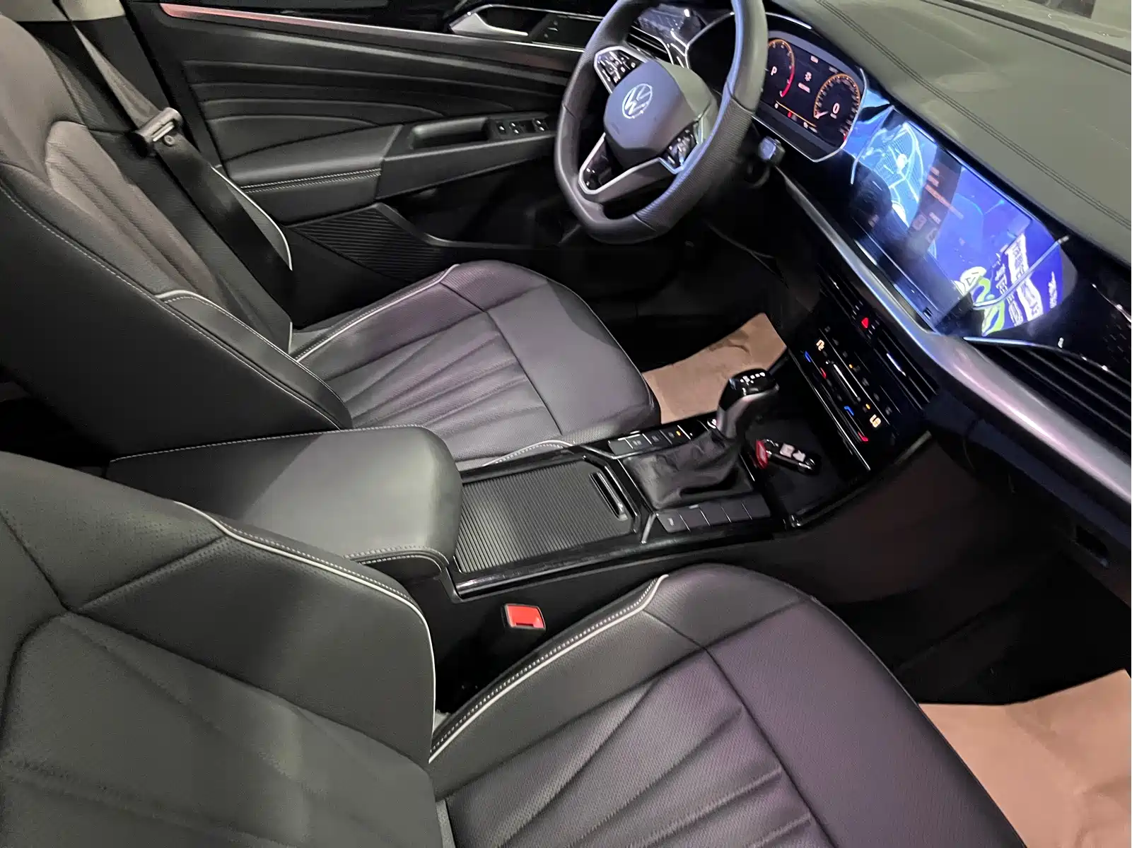 Volkswagen Passat 2024 330TSI Starlight Elite Edition — фото 15