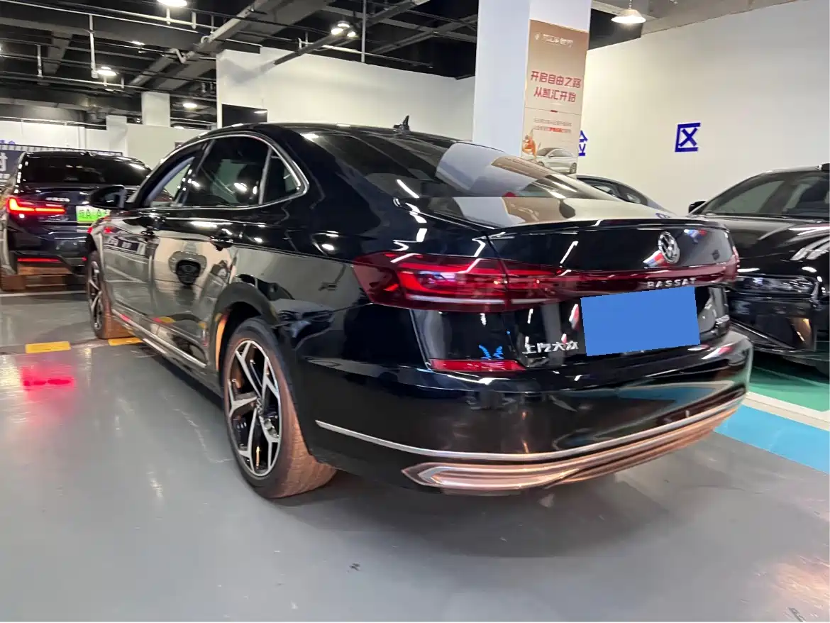 Volkswagen Passat 2024 330TSI Starlight Elite Edition — фото 17