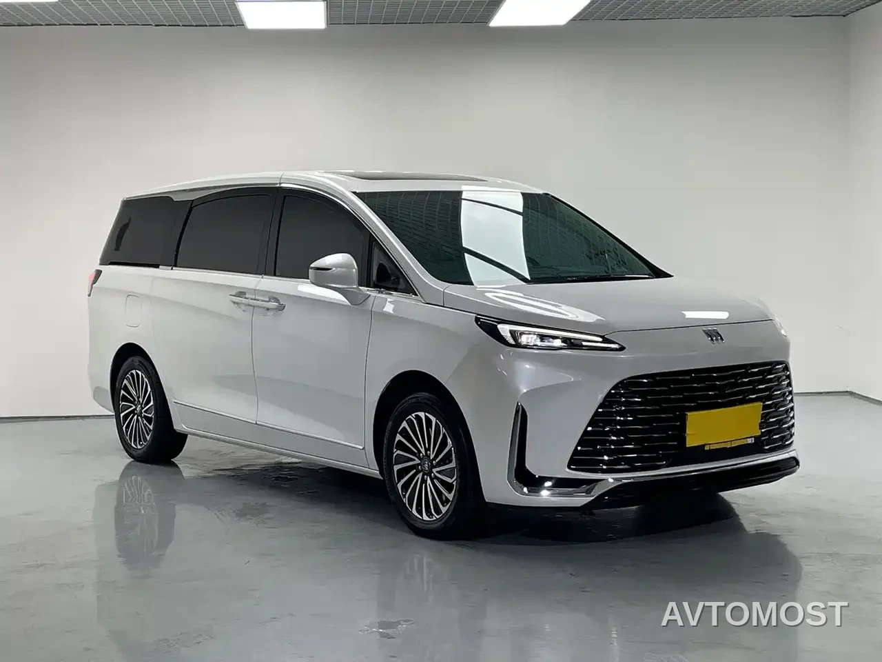 Buick GL8 New Energy 2025 Landprestige First Edition 7-Seater — фото 3
