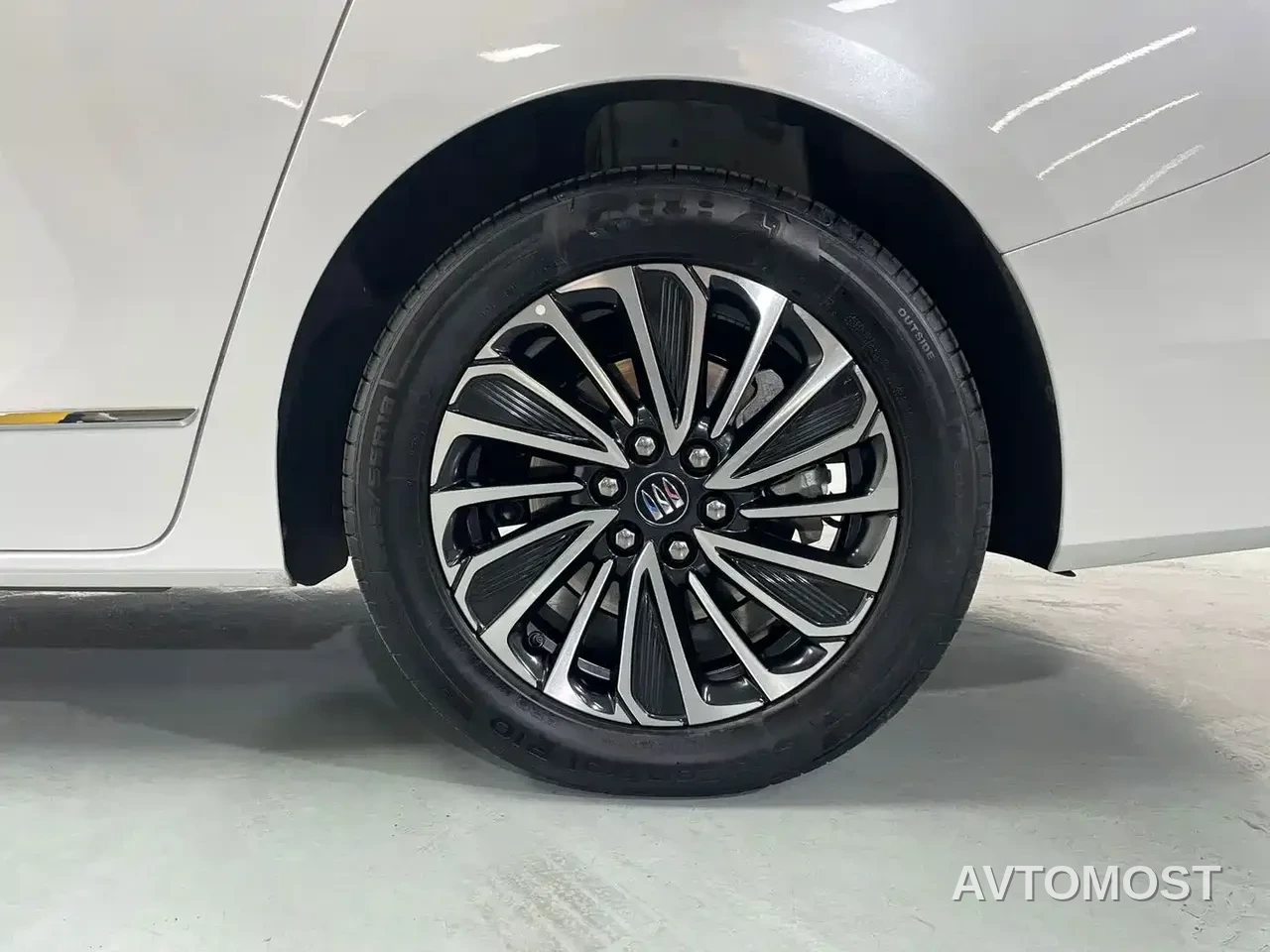 Buick GL8 New Energy 2025 Landprestige First Edition 7-Seater — фото 16