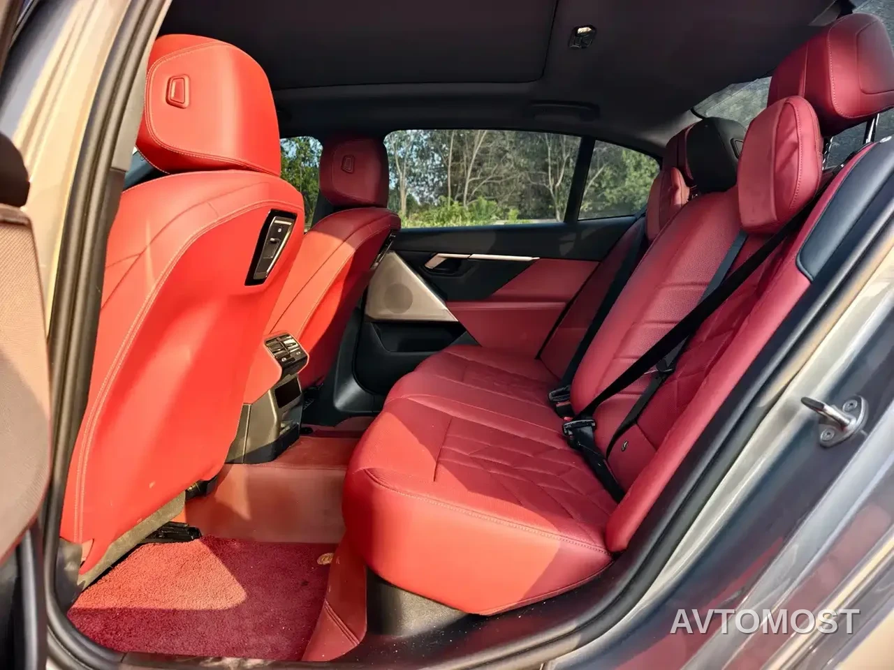 BMW i5 2024 eDrive 35L M Sport Package — фото 7