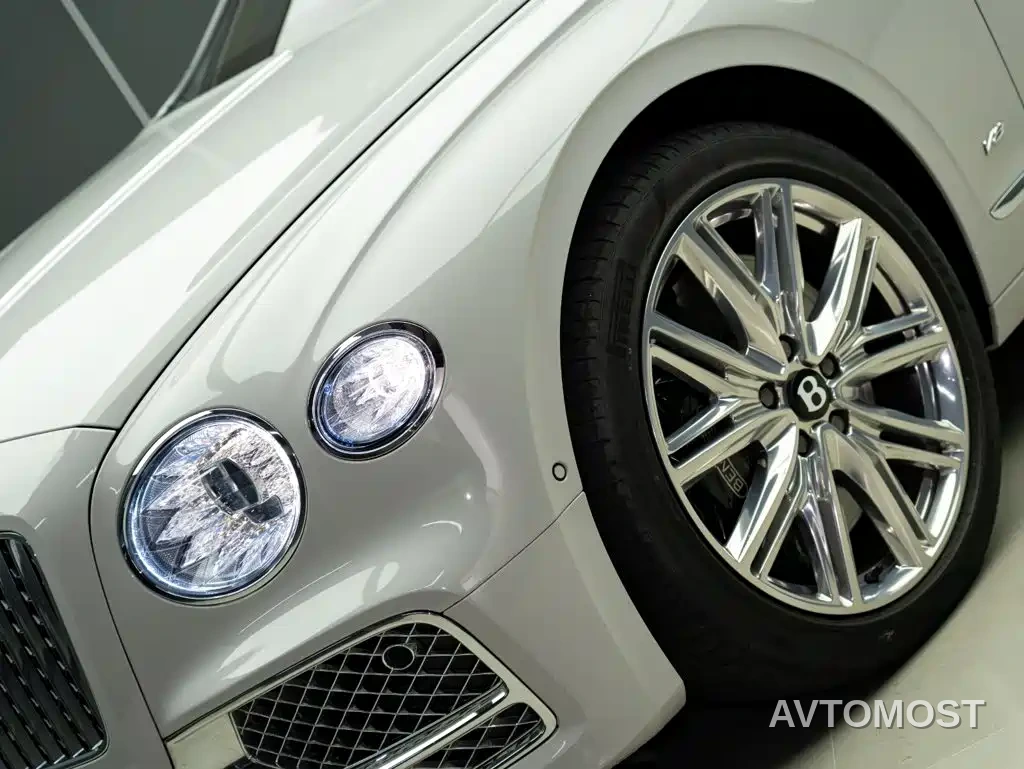 Bentley Flying Spur 2021 4.0T V8 Standard Version — фото 3