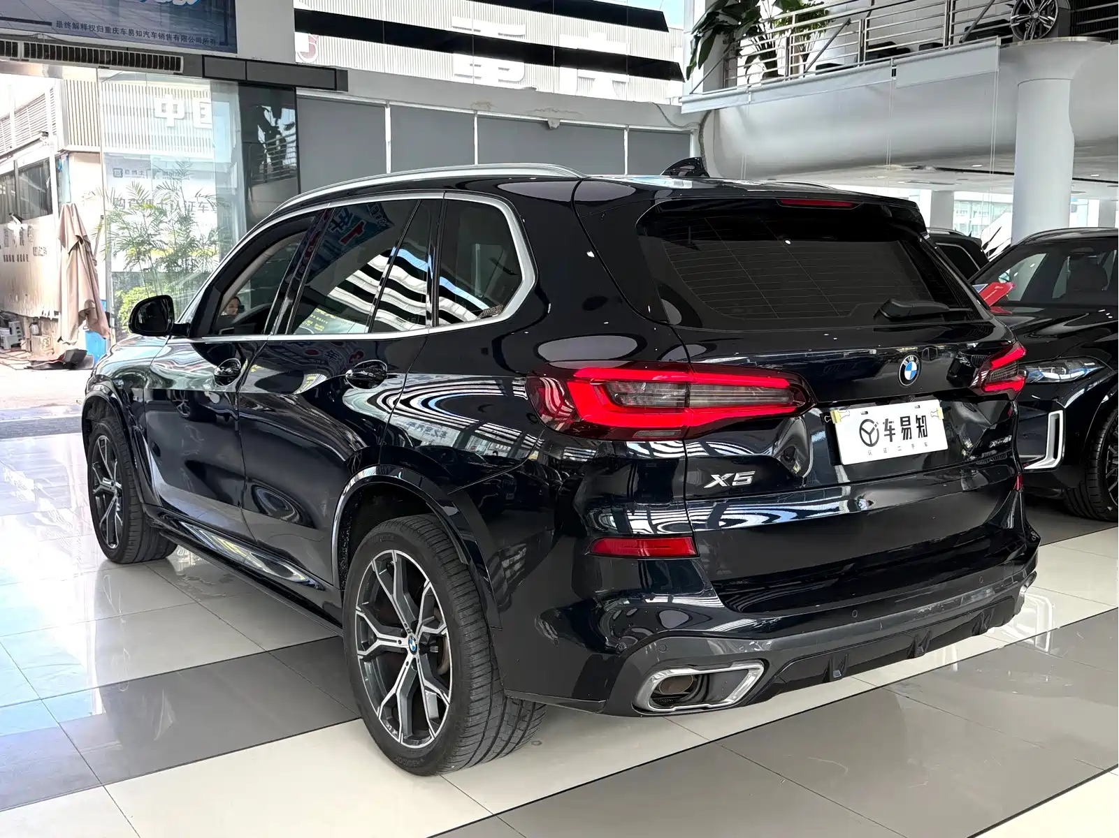 BMW X5 (Import) 2021 xDrive40i Exclusive M Sport Package — фото 19