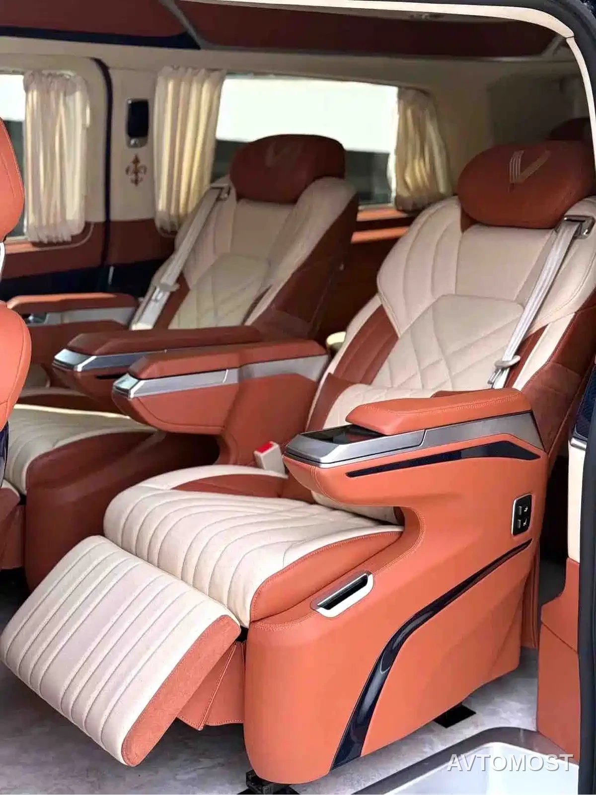 Mercedes-Benz V-Class 2022 V 260 L Long Wheelbase Prestige Edition — фото 13