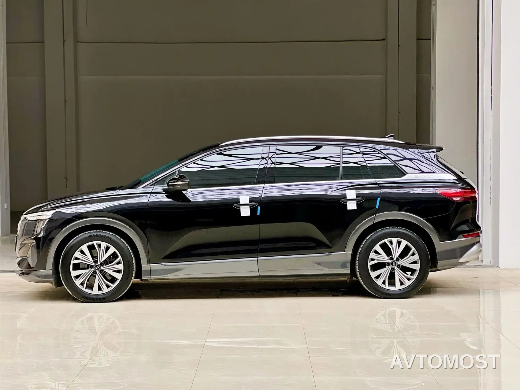 Audi Q5 e-tron 2023 40 e-tron Starlight Edition Brocade Package — фото 10