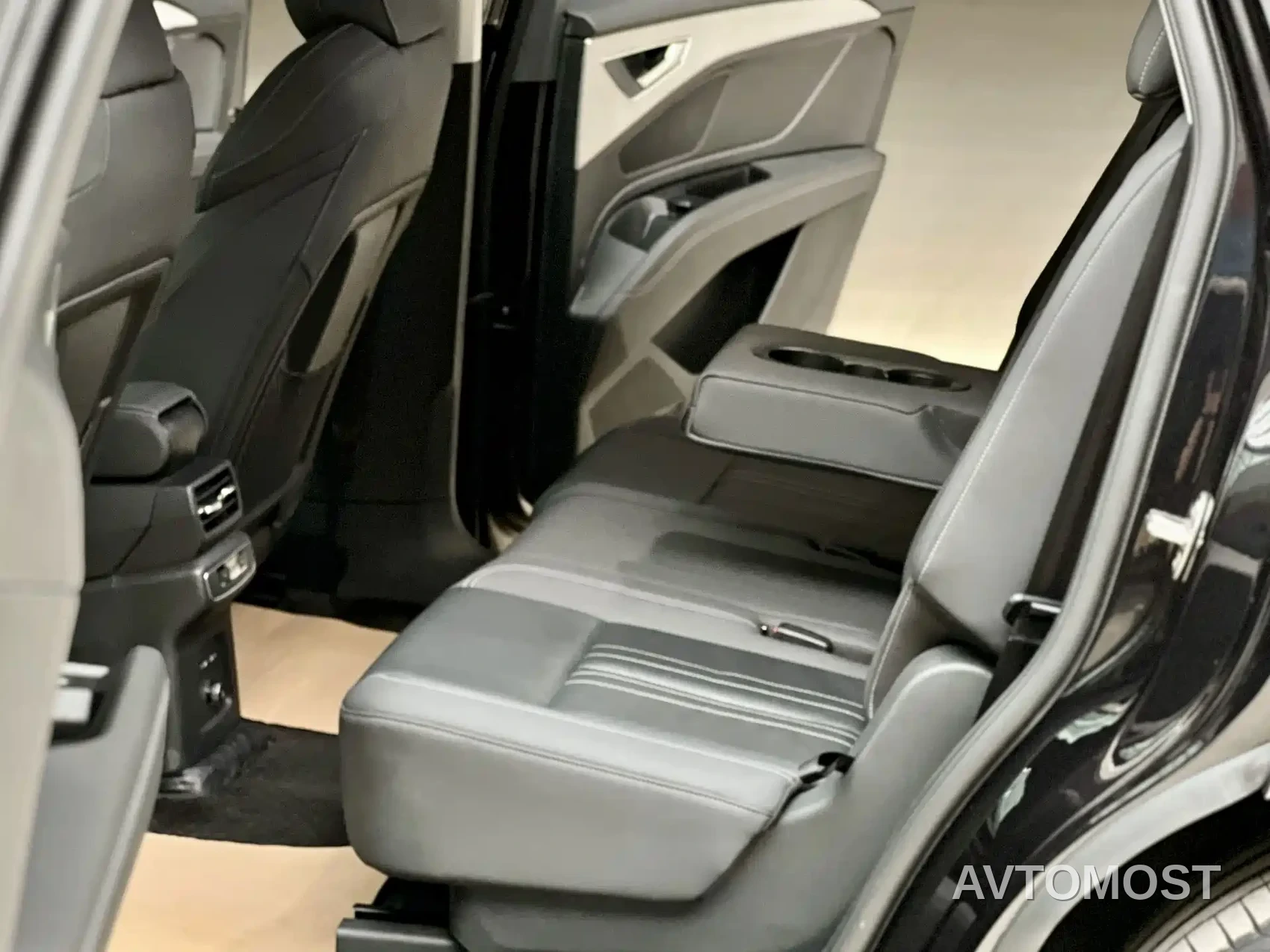 Audi Q5 e-tron 2023 40 e-tron Starlight Edition Brocade Package — фото 14