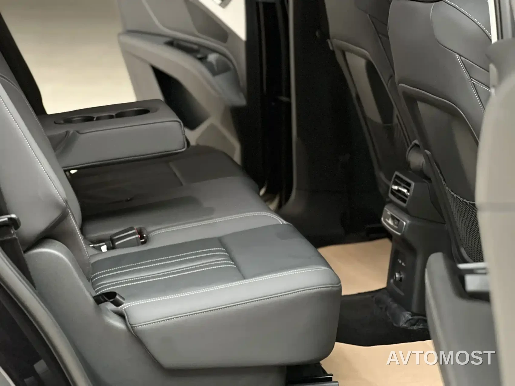 Audi Q5 e-tron 2023 40 e-tron Starlight Edition Brocade Package — фото 15