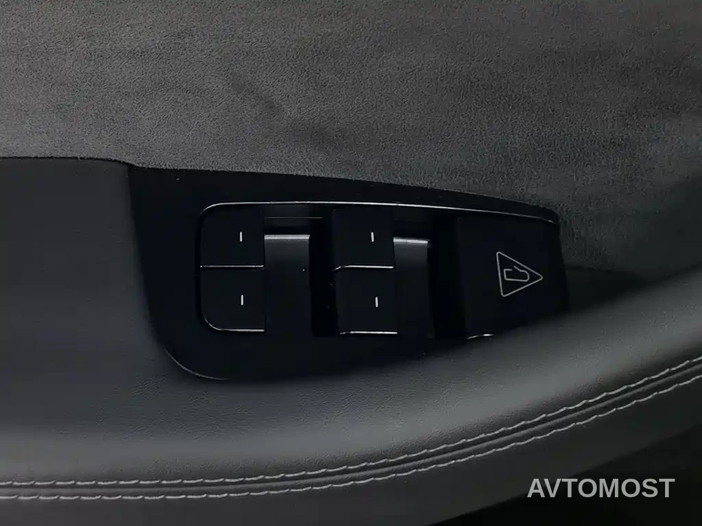 Tesla Model Y L 2025 Facelift Long Range AWD — фото 8