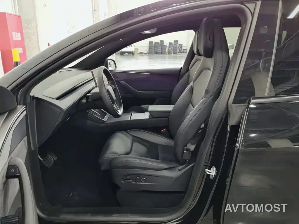 Tesla Model Y L 2025 Facelift Long Range AWD — фото 9