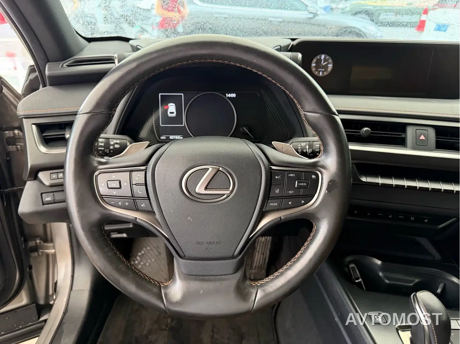 Lexus UX Electric 2020 300e Pure Yue Edition — фото 10