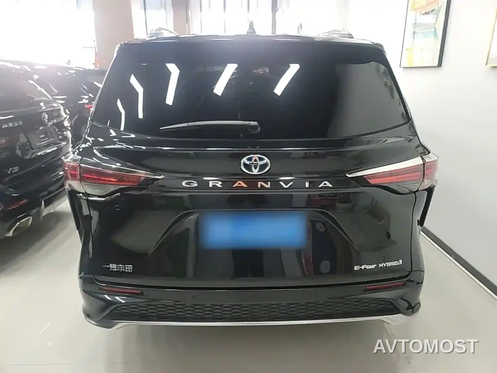 Toyota Granvia 2023 2.5L Hybrid Luxury Edition — фото 5