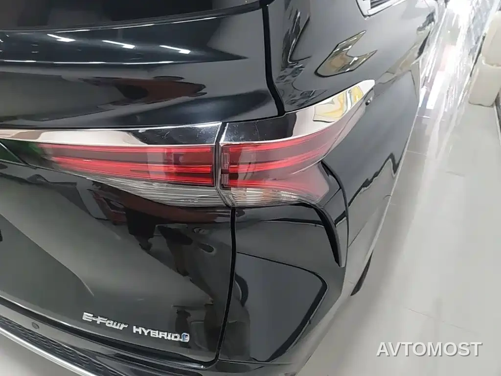 Toyota Granvia 2023 2.5L Hybrid Luxury Edition — фото 6